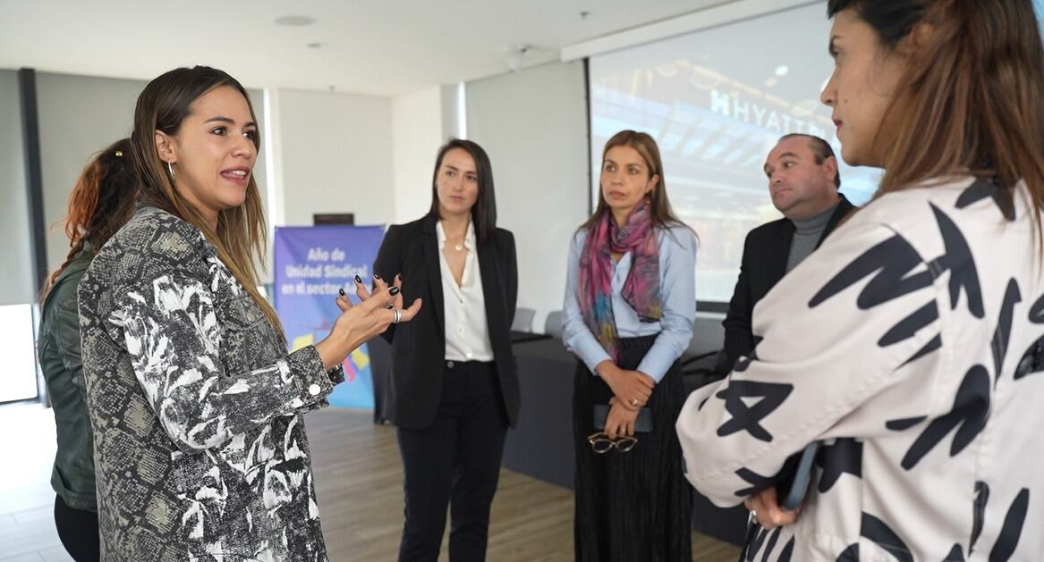 La representante Mafe Carrascal durante la presentación del proyecto que lidera.