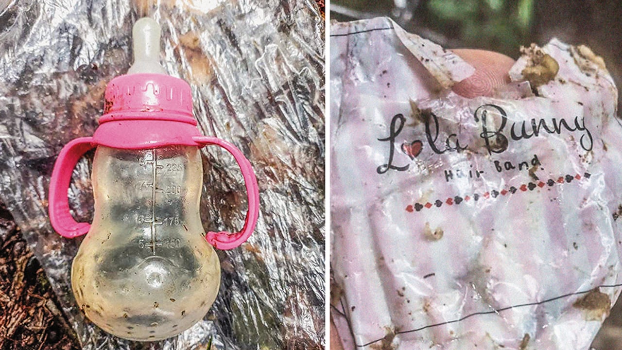 Este tetero, una moña y huellas en un sitio lejano al accidente de la aeronave son algunas de las pistas sobre las que trabajan los rescatistas. Una de las hipótesis es que los niños están en constante movimiento en búsqueda de alimentos. Las labores de rastreo también son aéreas.