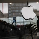 El logotipo de Apple se ve en la tienda de Milán, Italia, el 6 de octubre de 2021 (Foto de Jakub Porzycki / NurPhoto a través de Getty Images).