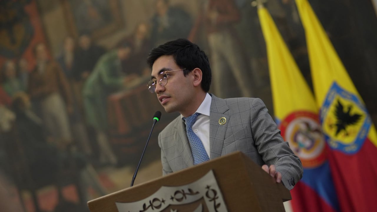 La reforma tributaria del alcalde Carlos Fernando Galán enfrenta cuestionamientos por presuntas irregularidades en el trámite, entre ellas la unificación de dos proyectos de acuerdo.