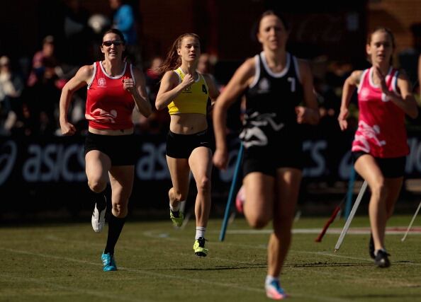 La excampeona australiana de atletismo Jana Pittman afirmó que fue besada por un entrenador durante su carrera deportiva, una revelación que surge en medio del escándalo que envuelve al fútbol español.