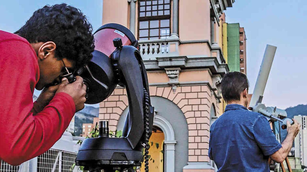 Escena de una actividad en el Claustro, el centro cultural y educativo de Comfama en Medellín