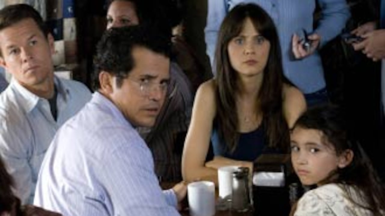 El profesor Elliot Moore (Mark Wahlberg) lidera un grupo de amigos que escapa a una extraña venganza de la naturaleza