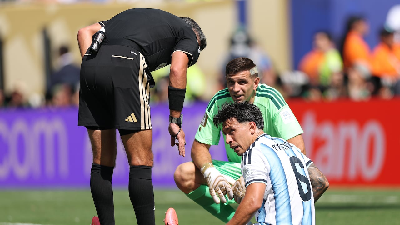 El central argentino tuvo que salir al minuto 43.