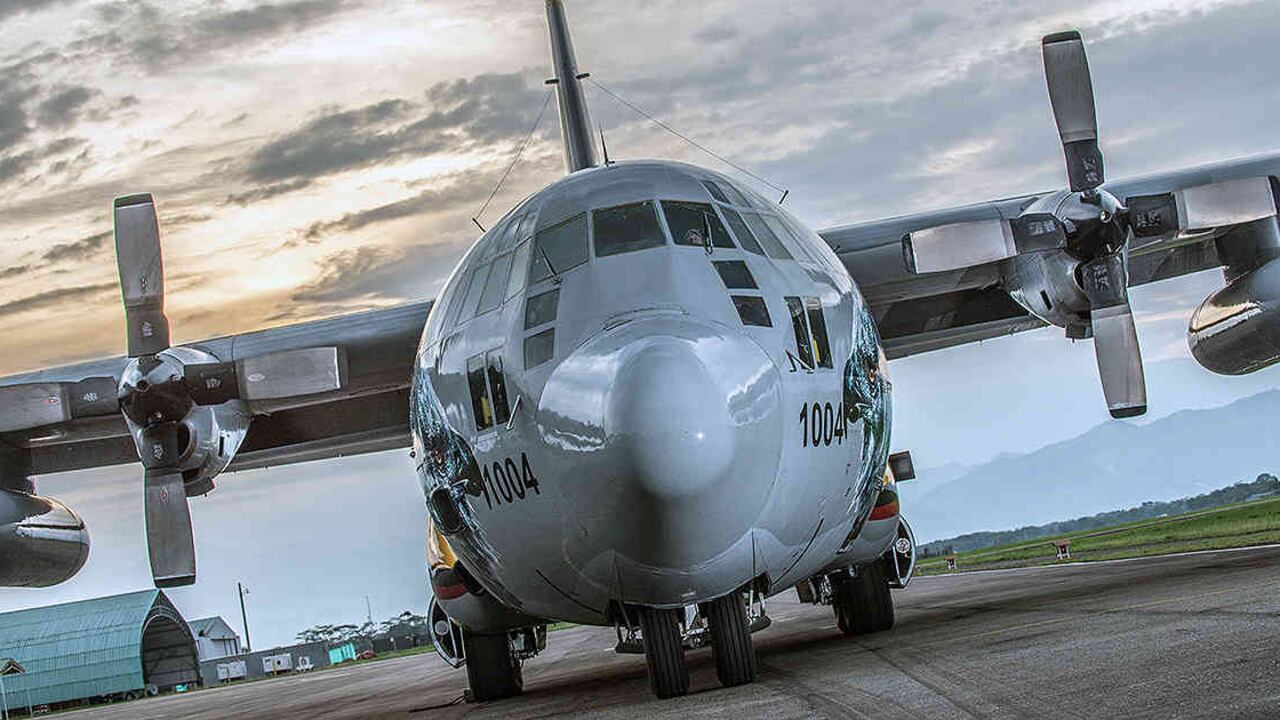 Un avión de la Fuerza Aérea Colombiana traslado a las personas varadas en Perú.