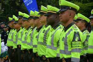 100 policías de tránsito llegaron a Cali este 20 de agosto para reforzar las labores de control y vigilancia de los agentes de tránsito. A diario, centenares de caleños irrespetan las normas de tránsito en las vías.