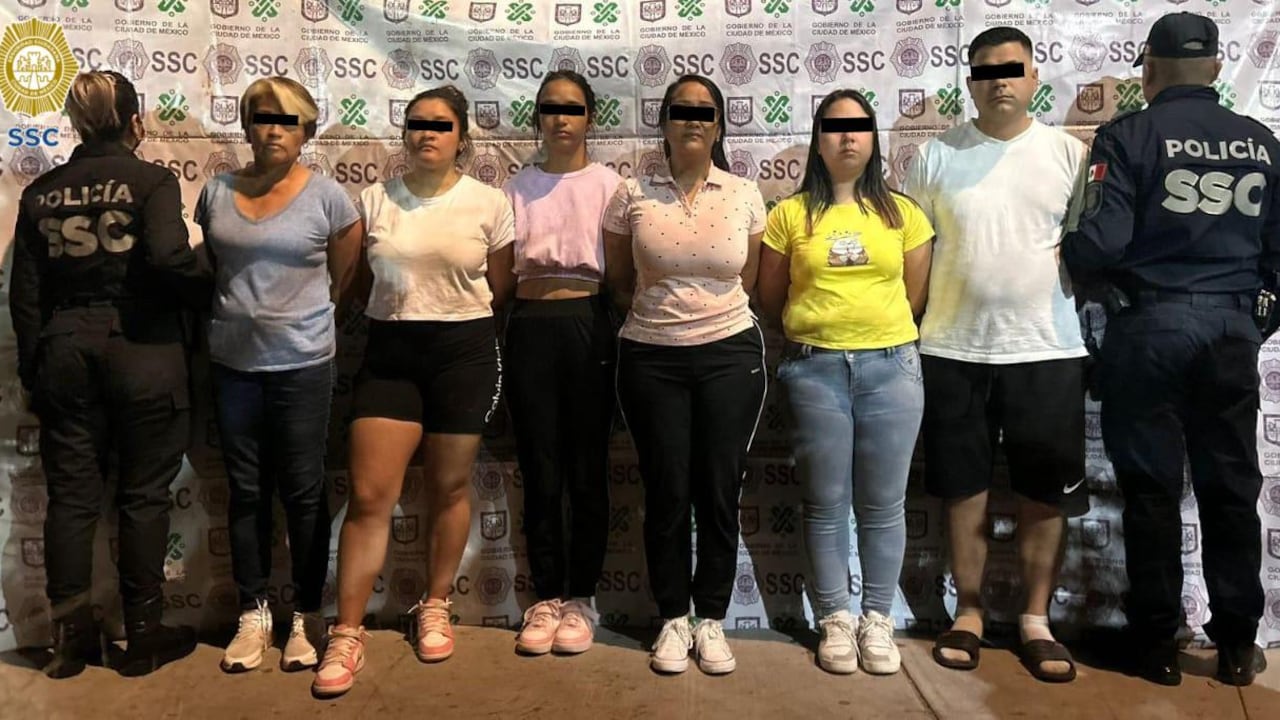 Extranjeros rescatados en México tras operativo policial.