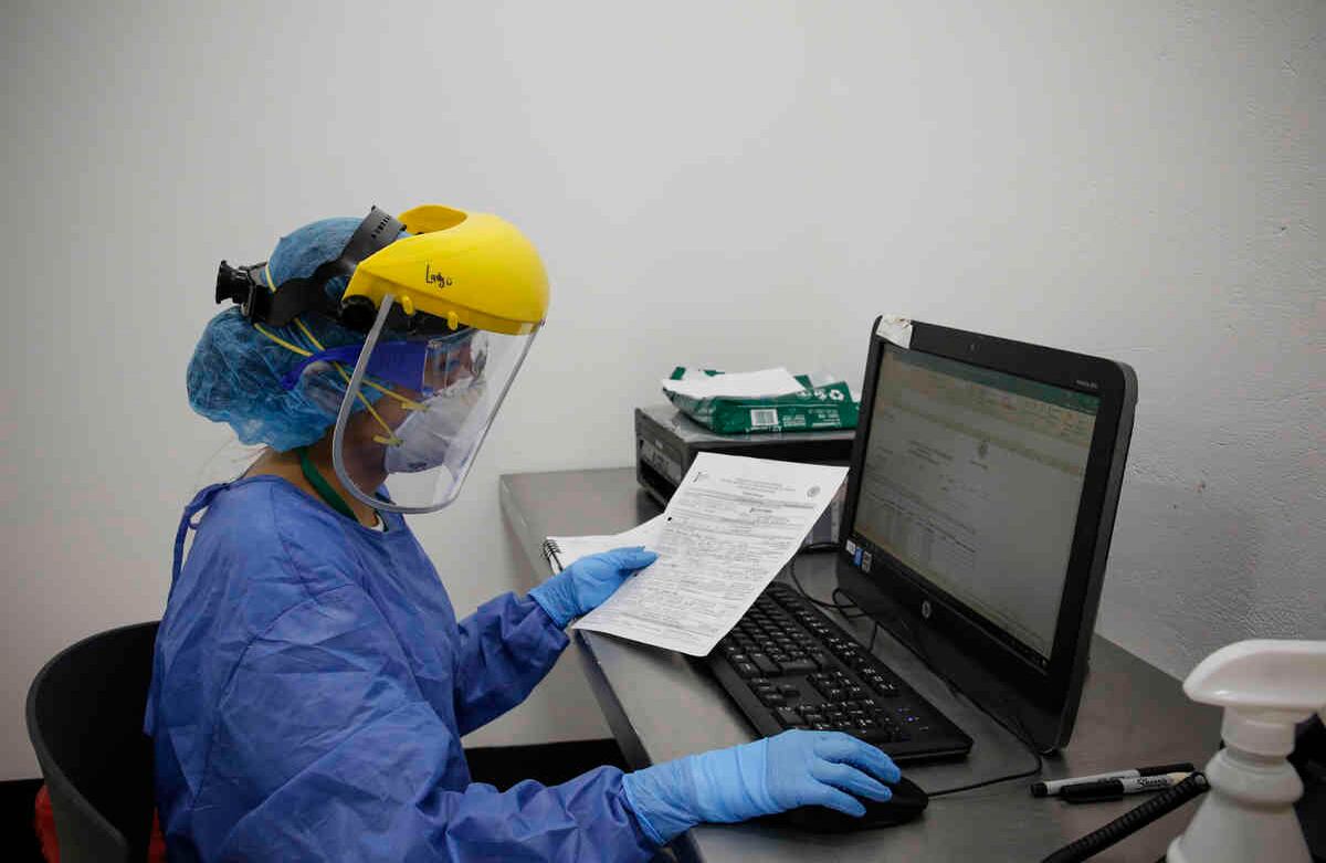 Las pruebas moleculares no dejarán de hacerse pues los expertos insisten que el mejor resultado se obtendrá de la combinación de ambos métodos. Cortesía Universidad El Bosque Foto: Guillermo Torres.