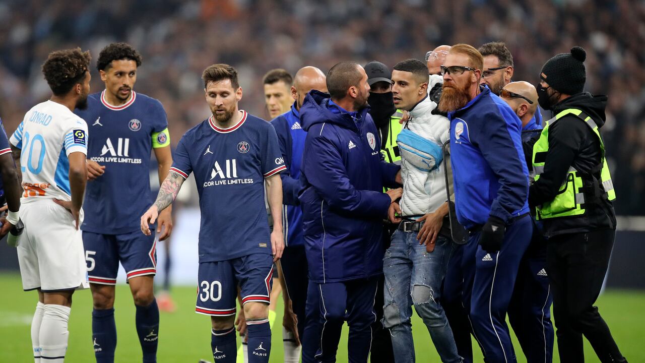 Messi tras el inconveniente con el aficionado que irrumpió en el campo del Marsella.