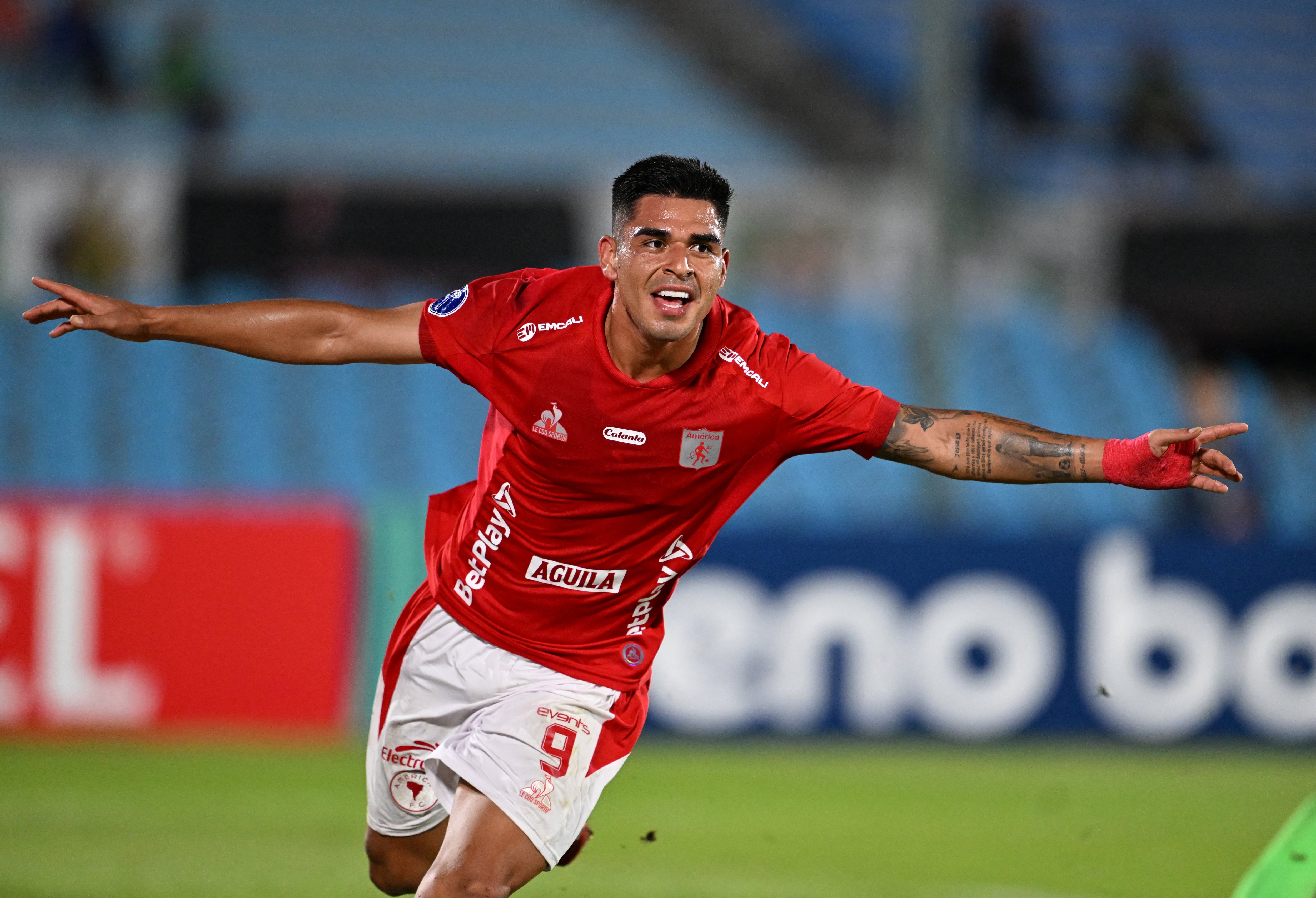 America de Cali's Peruvian forward #09 Luis Ramos celebrates after scoring his team's third goal during the Copa Sudamericana group stage football match between Uruguay's Racing and Colombia's America de Cali at the Centenario stadium in Montevideo on April 2, 2025. (Photo by Eitan ABRAMOVICH / AFP)