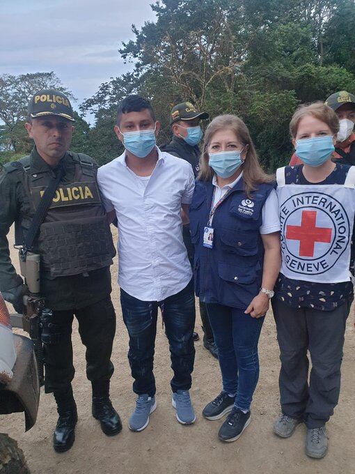 Liberación del patrullero de la Policía, Tomas Blanco quien se encontraba en poder de la columna móvil Franco Benavides en el municipio de Rosario, Nariño.