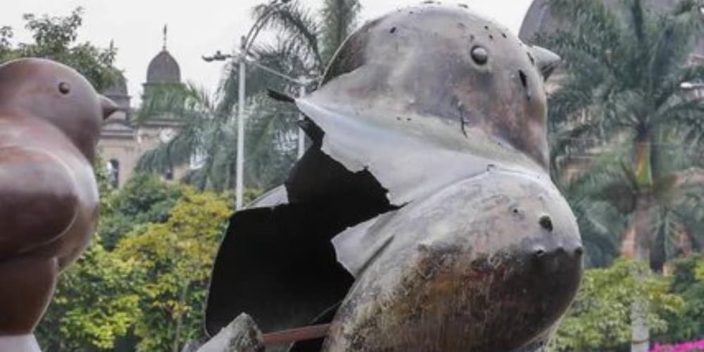 Así quedó el monumento 'El Pájaro', conocido actualmente como paloma de la paz.