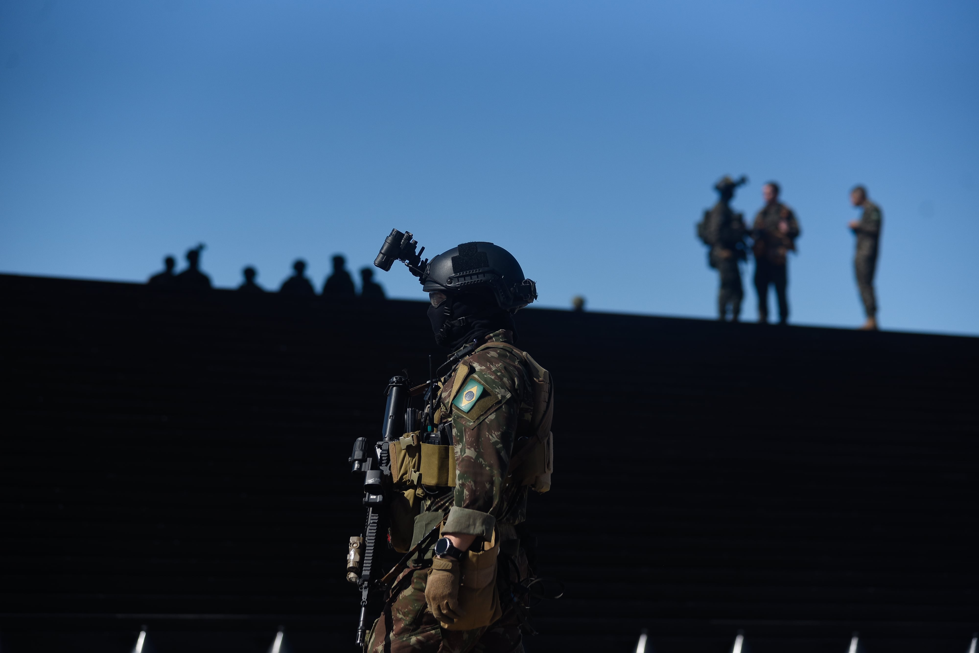 El Ejército y la Marina realizan los preparativos de seguridad para la inauguración de la Cumbre del BRICS en el MAM (Museo de Arte Moderno), en el sur de la ciudad de Río de Janeiro, Brasil, el 6 de julio de 2025.