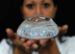 La Fundación H2O recordó que los implantes mamarios PIP contienen más de 18 componentes tóxicos, lo cual los hace perjudiciales para la salud. En el 2012 se conoció la alerta por estas prótesis, fabricadas en Francia y certificadas por una compañía alemana.