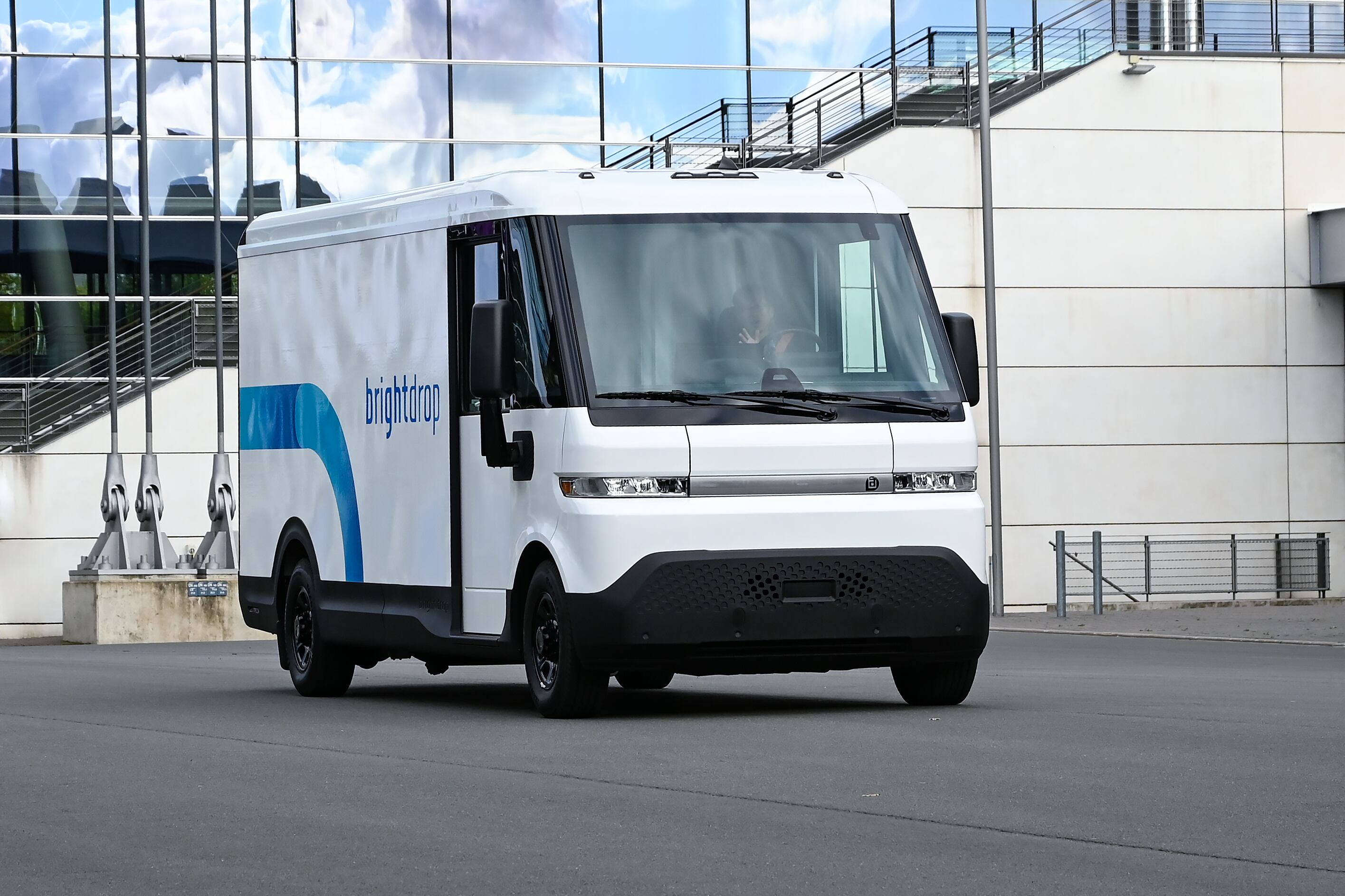 El modelo eléctrico BrightDrop, producido en Ontario, Canadá, tendrá una pausa en su fabricación.