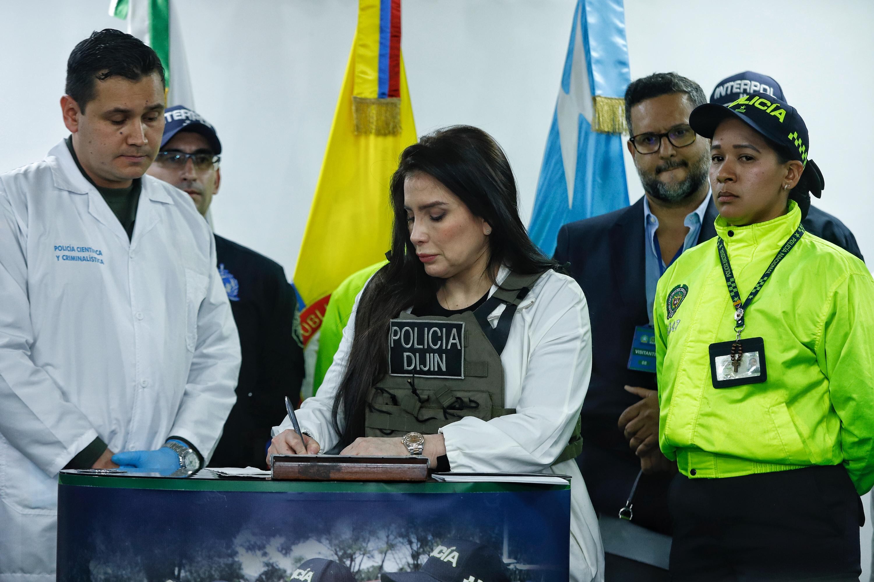 En las instalaciones de la DIJIN se realizó la reseña a la excongresista Aida Merlano quien fue deportada a Colombia en horas de la mañana de este viernes desde Venezuela.