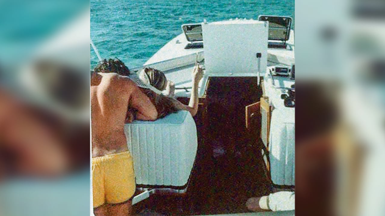 Carlos Lehder manejaba sus propios yates y lanchas en una isla de su propiedad en Bahamas.