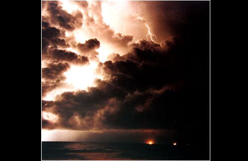 Autor: León Duque Giraldo
Tormenta
14 Salón Colombiano de Fotografía 1996