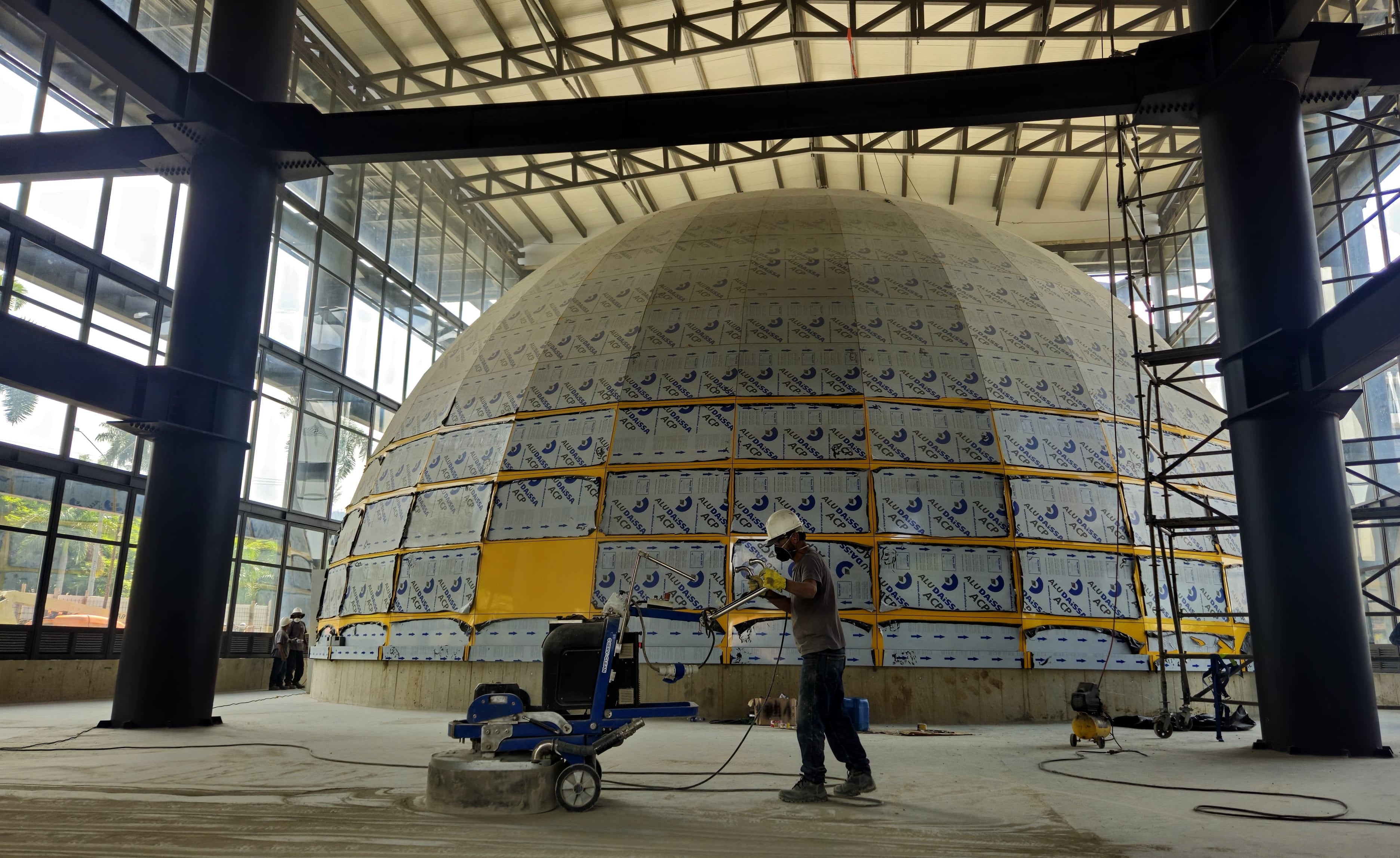 La construcción se está haciendo en el antiguo Club San Fernando, sobre toda la Calle Quinta, en frente del HUV. 
La primera fase actualmente se encuentra en construcción, tiene 8000 metros cuadrados y recibe el nombre de Centro Creativo Digítal, según la Alcaldía de Cali.