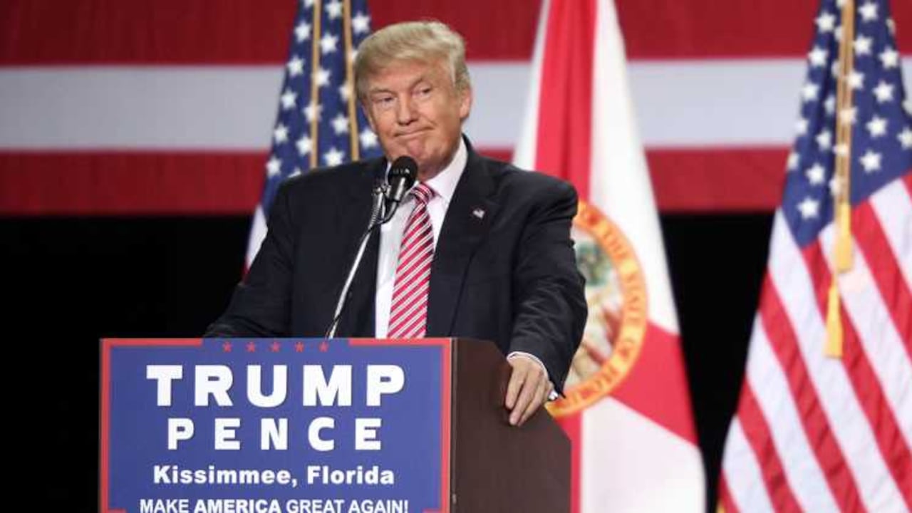 Trump presume de su riqueza durante los mitines electorales.