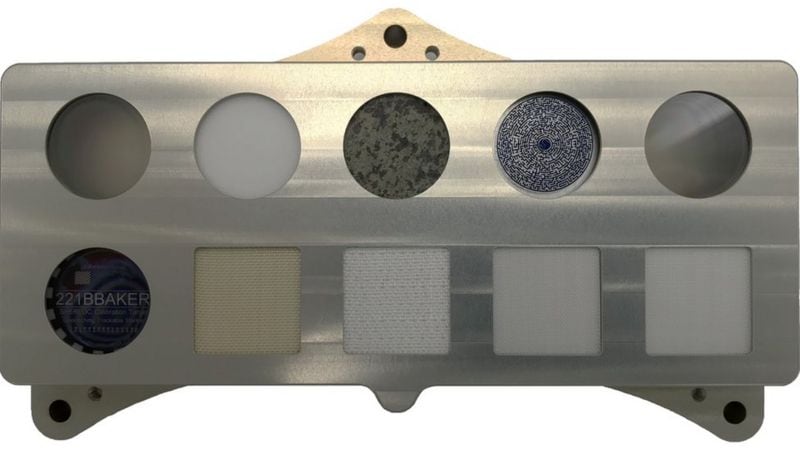 SHERLOC estudia el paisaje y la atmósfera de Marte.