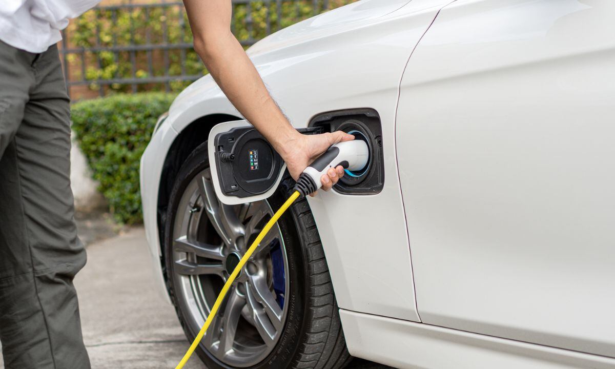 Así se cargan los carros eléctricos en Colombia.