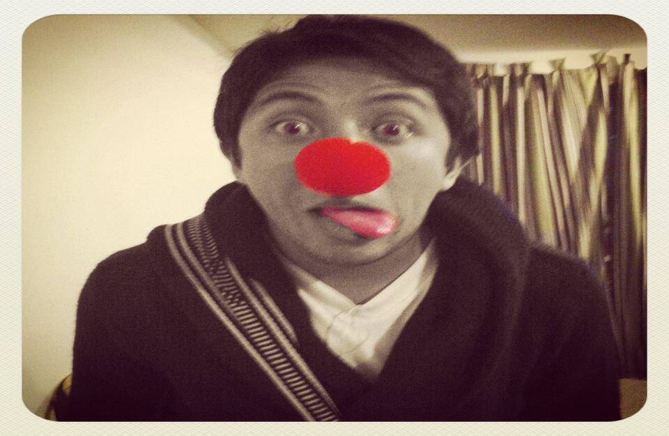 "Un profesional íntegro que ha luchado por cumplir sus sueños como médico", dijo Juliana Caicedo destacando su perseverancia