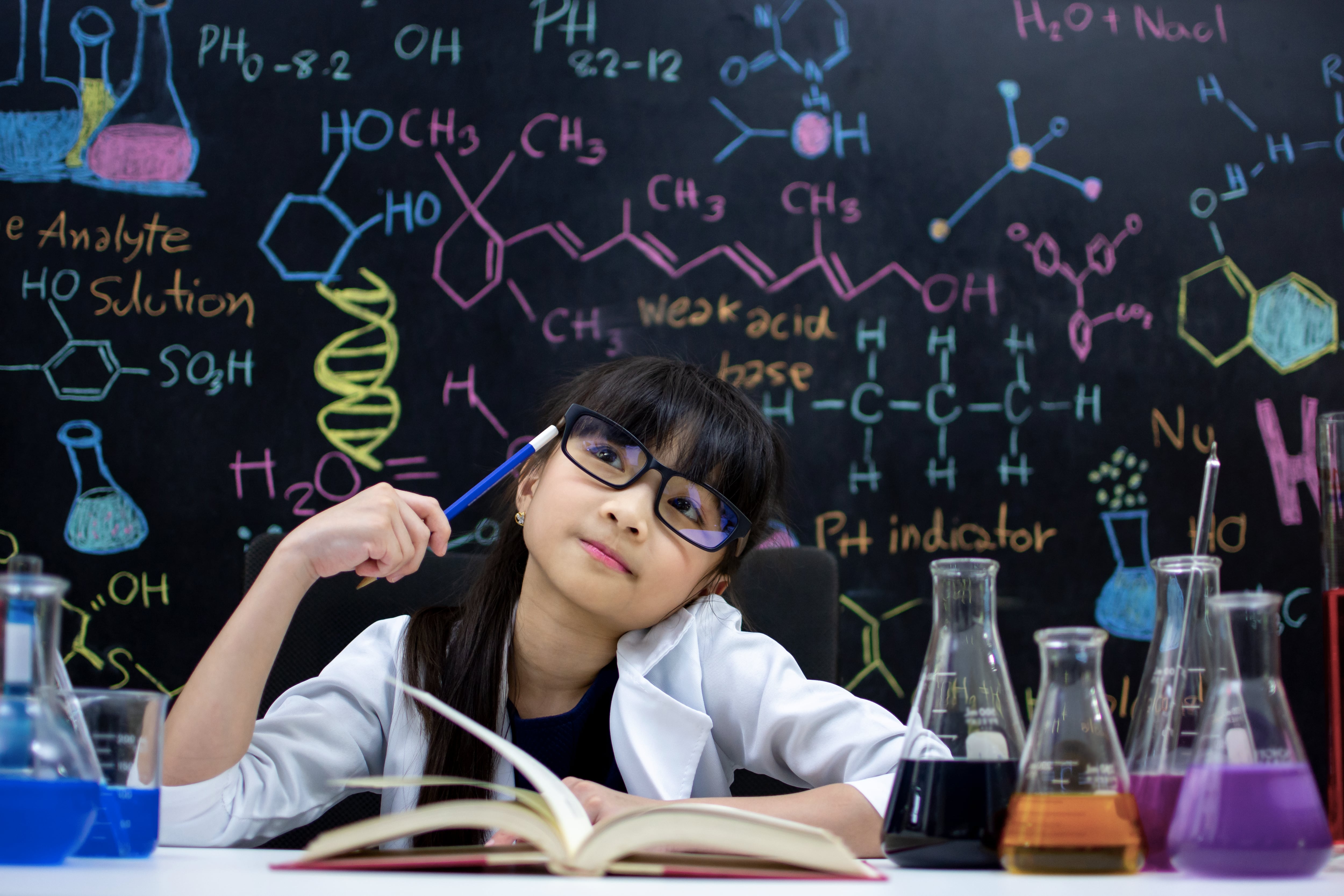 Las familias más ricas de Estados Unidos pagan millones de dólares por tener "hijos genio"