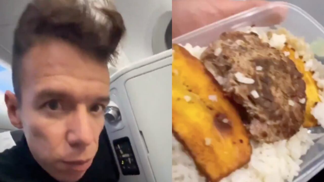 El ciclista Rigoberto Urán con su 'banquete' en pleno avión.