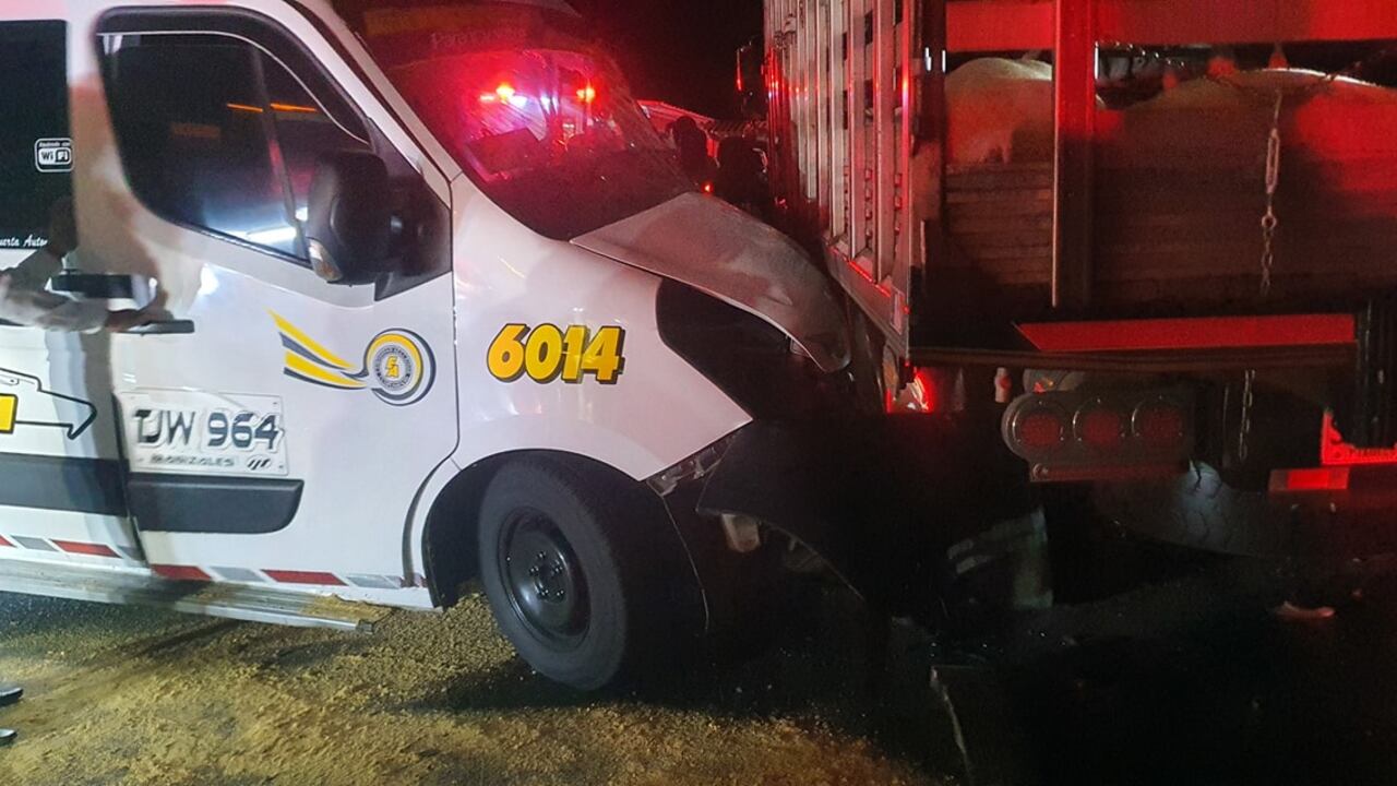 Todas las personas que resultaron lesionadas eran pasajeras del bus y presentaron afectaciones leves, con excepción de uno quien fue remitido con trauma severo en la cabeza.