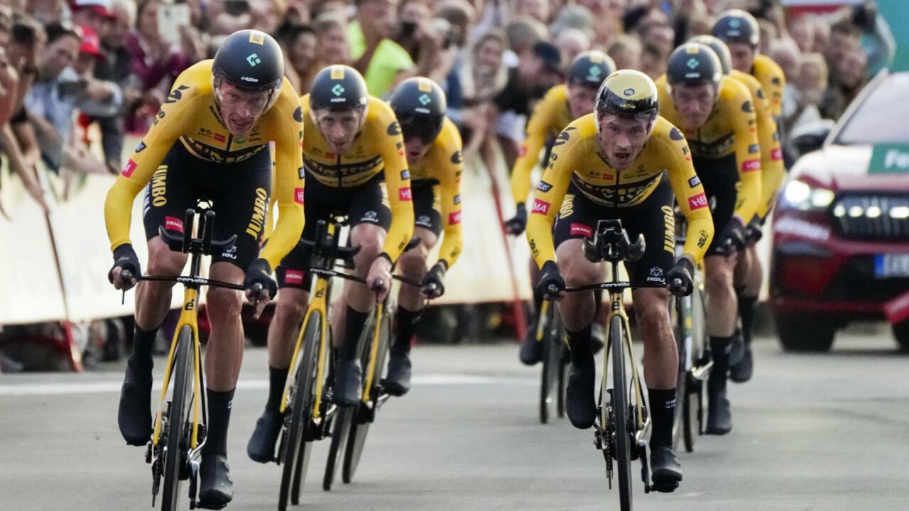 Primoz Roglic no podrá contar con dos compañeros.