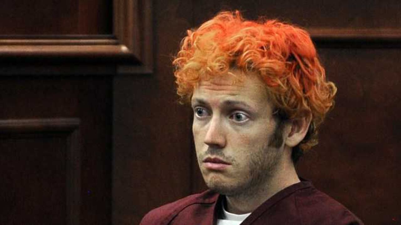 Tras dejar de tomar antidepresivos, Holmes empezó a hacer cosas que nunca antes había hecho, como teñirse el pelo de rojo.