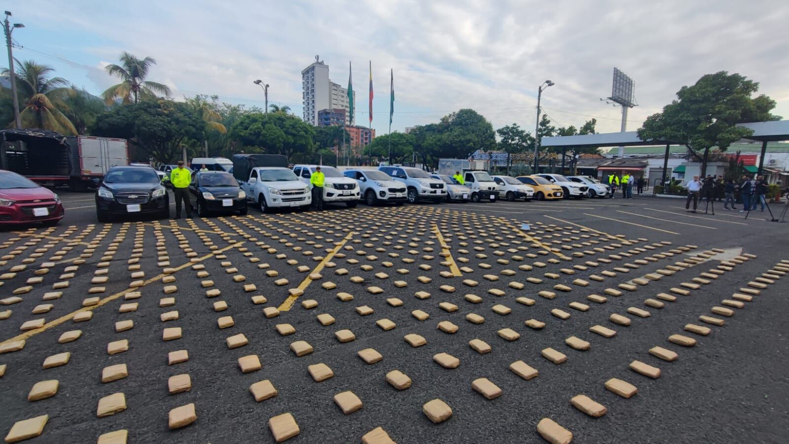 Así fue el operativo contrarreloj para recuperar 19 motos y 14 carros robados en Cali; los vehículos ya estaban listos para la venta.