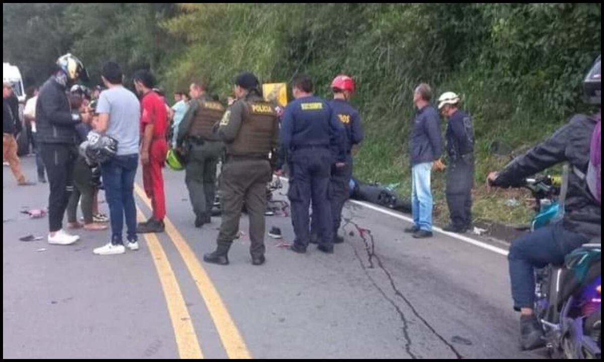 Grave accidente de tránsito entre motociclistas