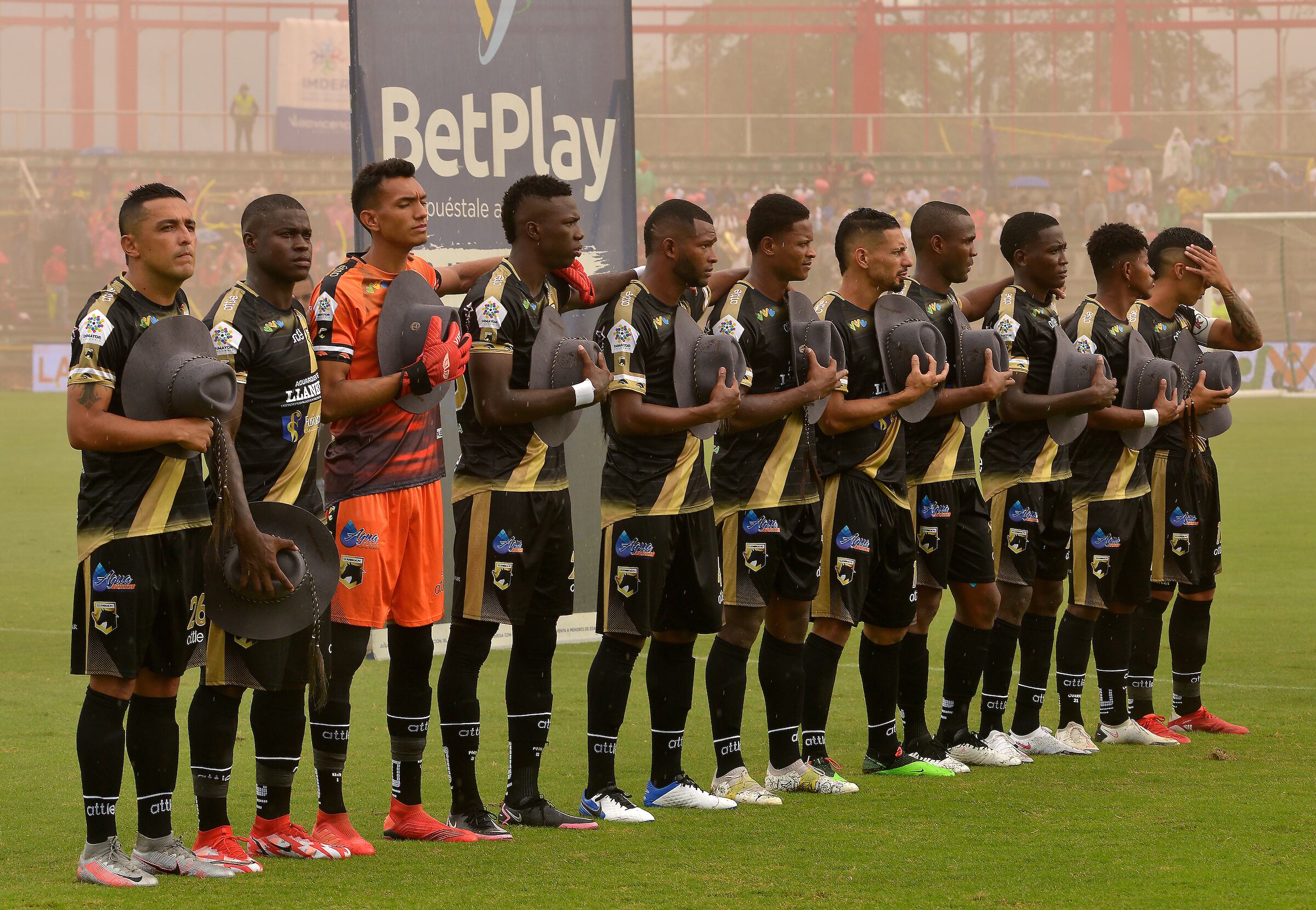 VILLAVICENCIO - COLOMBIA, 23-11-2021: Llaneros F. C. y Fortaleza CEIF durante partido de la fecha 4 de los cuadrangulares semifinales por el Torneo BetPlay DIMAYOR II 2021 en el estadio Bello Horizonte en la ciudad de Villavicencio. / Llaneros F. C. and Fortaleza CEIF during a match of the 4th date of the quarter semifinals for the BetPlay DIMAYOR II 2021 at the Bello Horizonte stadium in Villavicencio city. / Photo: VizzorImage / Juan Herrera / Cont.