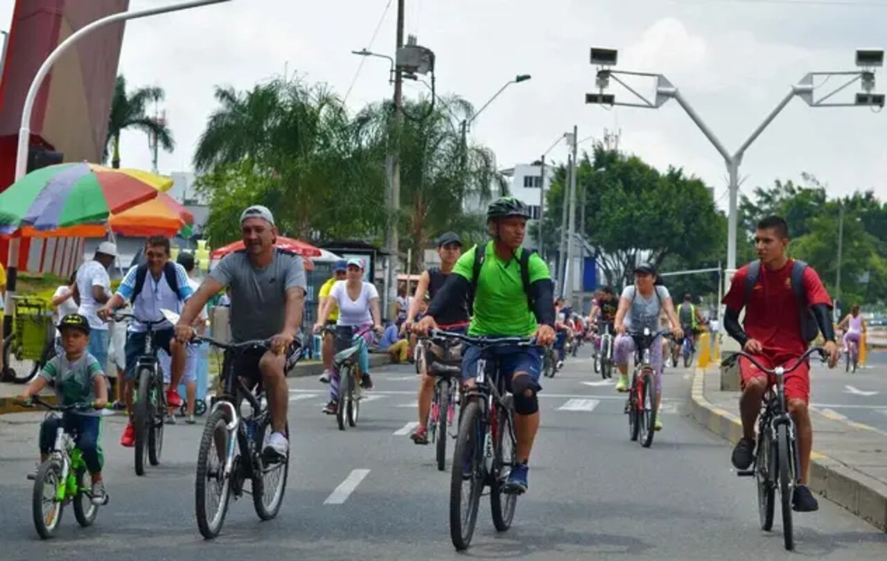 La medida busca generar beneficios ambientales y de movilidad como la disminución significativa de emisiones contaminantes; la promoción de hábitos de transporte sostenible; y la reducción de la congestión en las vías principales de Cali.