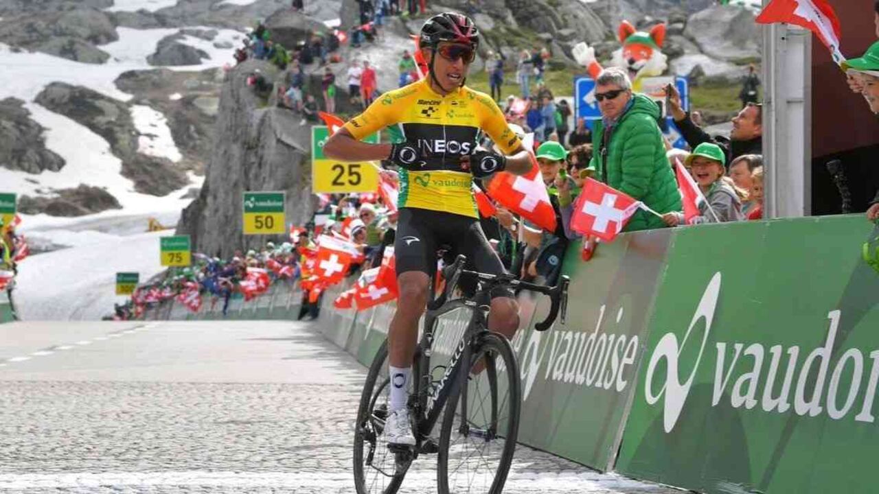 Egan lidera la clasificación general, la de jóvenes y la de montaña.