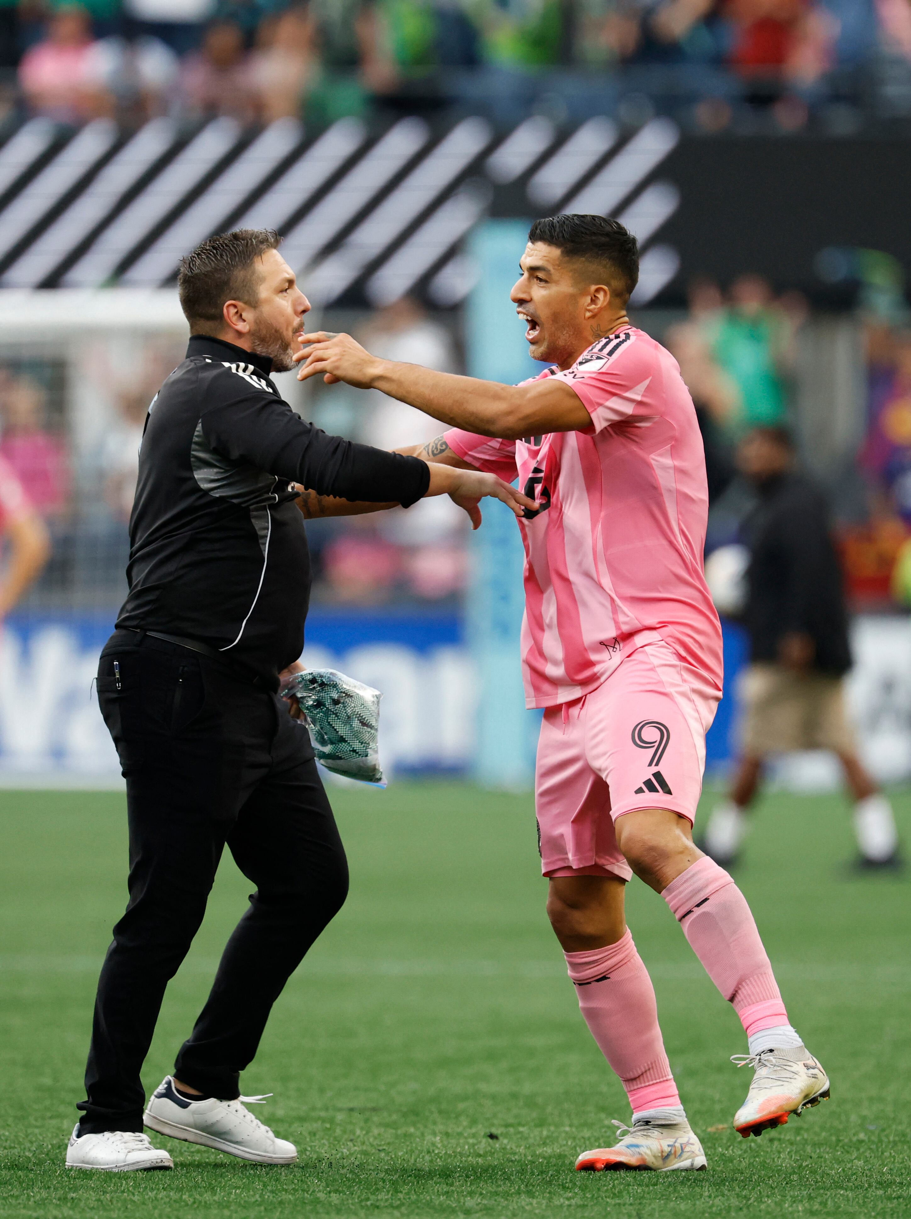 SEATTLE, WASHINGTON - AUGUST 31: Luis Su�rez #9 of Inter Miami CF argues after the Leagues Cup Final match between Seattle Sounders and Inter Miami CF at Lumen Field on August 31, 2025 in Seattle, Washington.   Alika Jenner/Getty Images/AFP (Photo by Alika Jenner / GETTY IMAGES NORTH AMERICA / Getty Images via AFP)