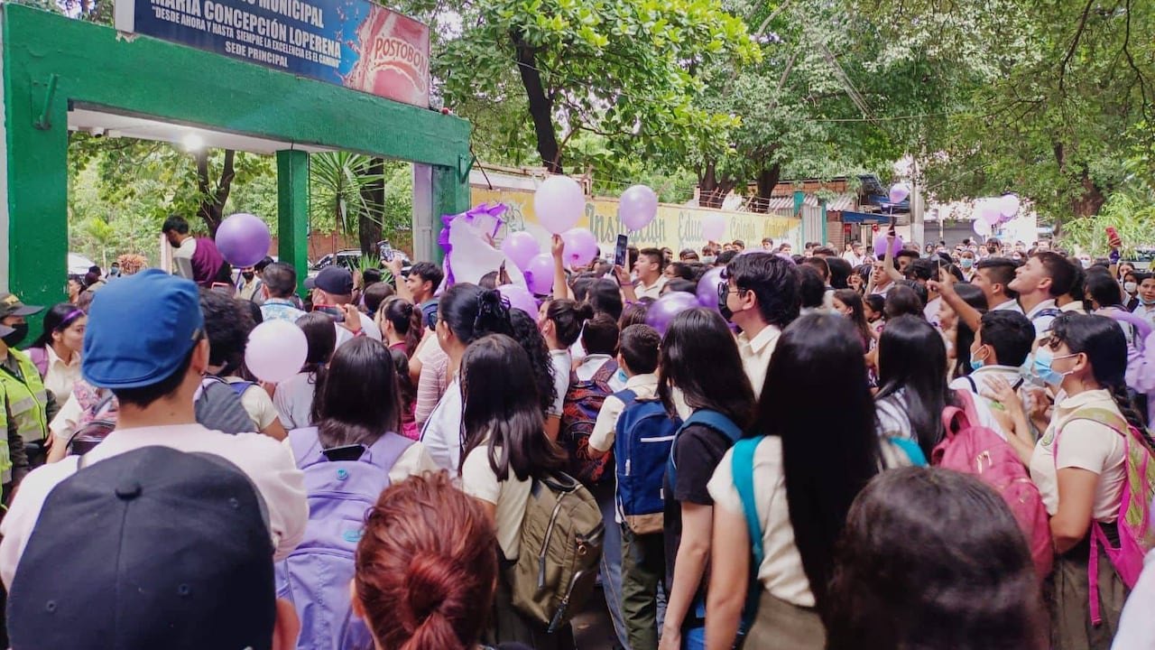 La comunidad estudiantil realizó una movilización como son de rechazo a este aberrante caso.