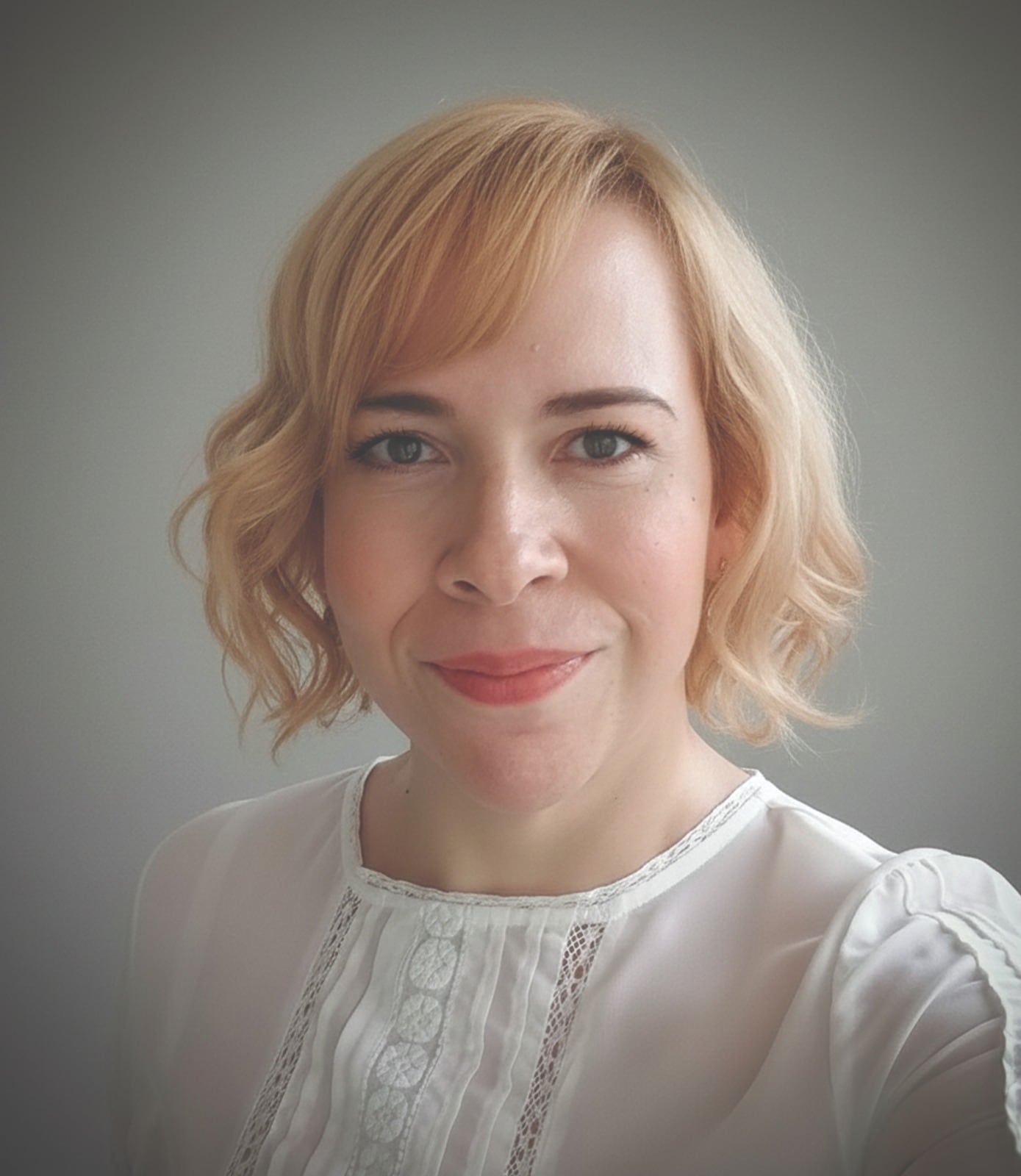 Verónica Villa- Agudelo es comunicadora social, periodista, guionista y una de las pocas autoras colombianas que se atreve a escribir novelas de crimen.