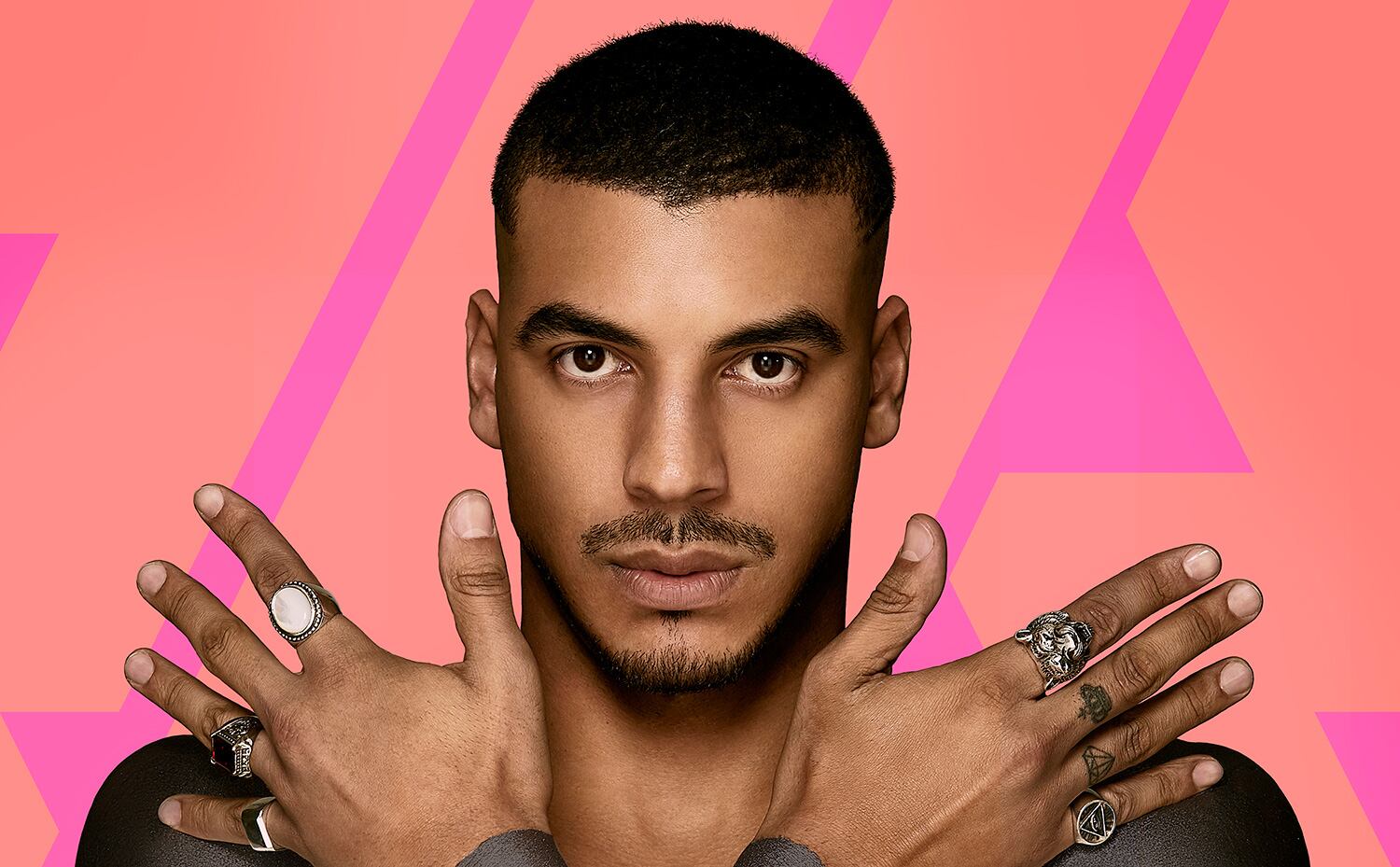 Manuel Medrano, cantante colombiano.