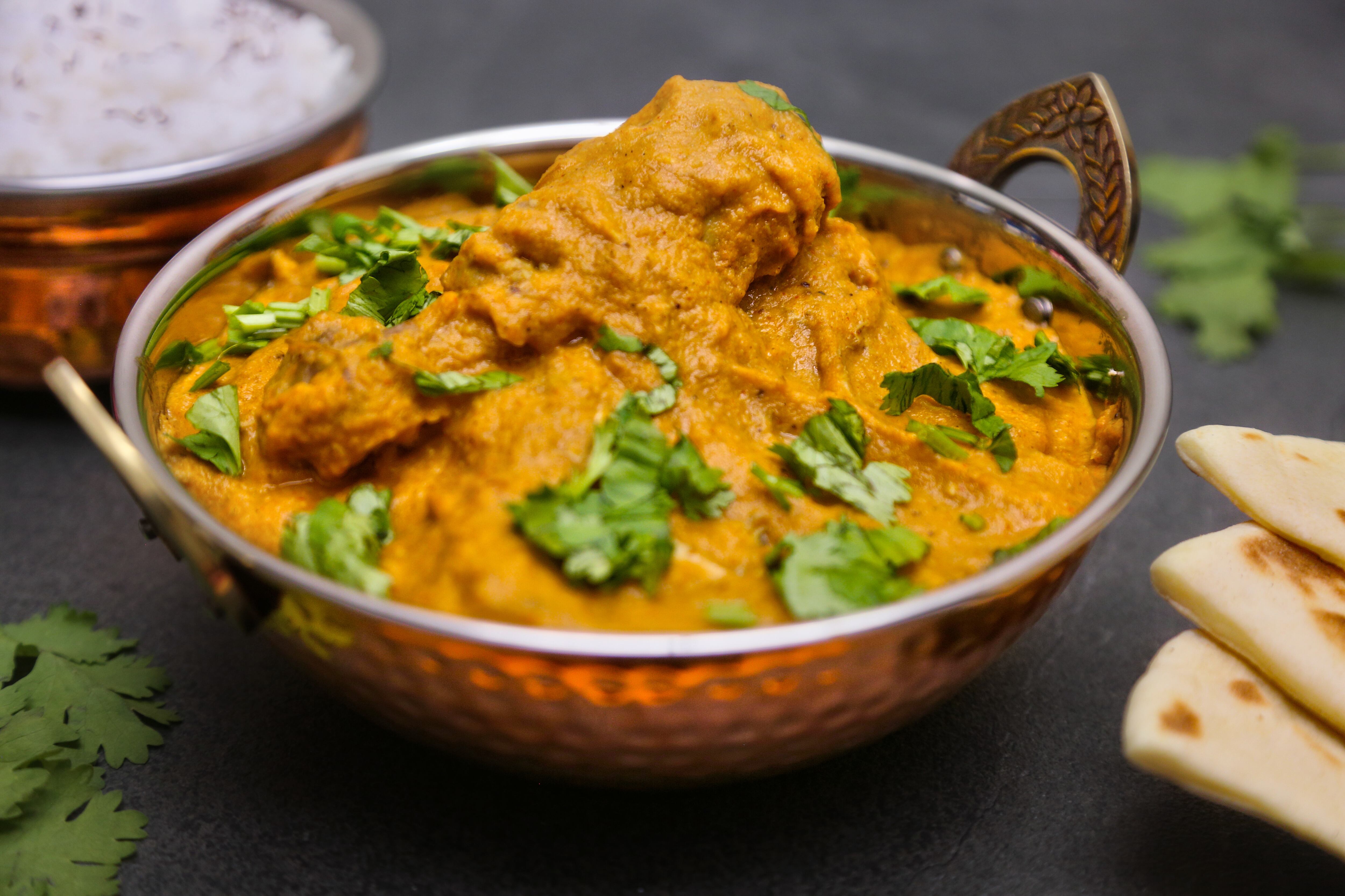 El curry es una receta tradicional de la cocina de la India a base de cúrcuma y otras especias