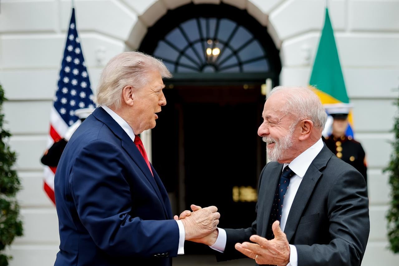 El presidente brasileño Luiz Inácio Lula da Silva (D) se reúne con el presidente estadounidense Donald Trump (I) en la Casa Blanca en Washington, D.C., Estados Unidos, el 7 de mayo de 2026.