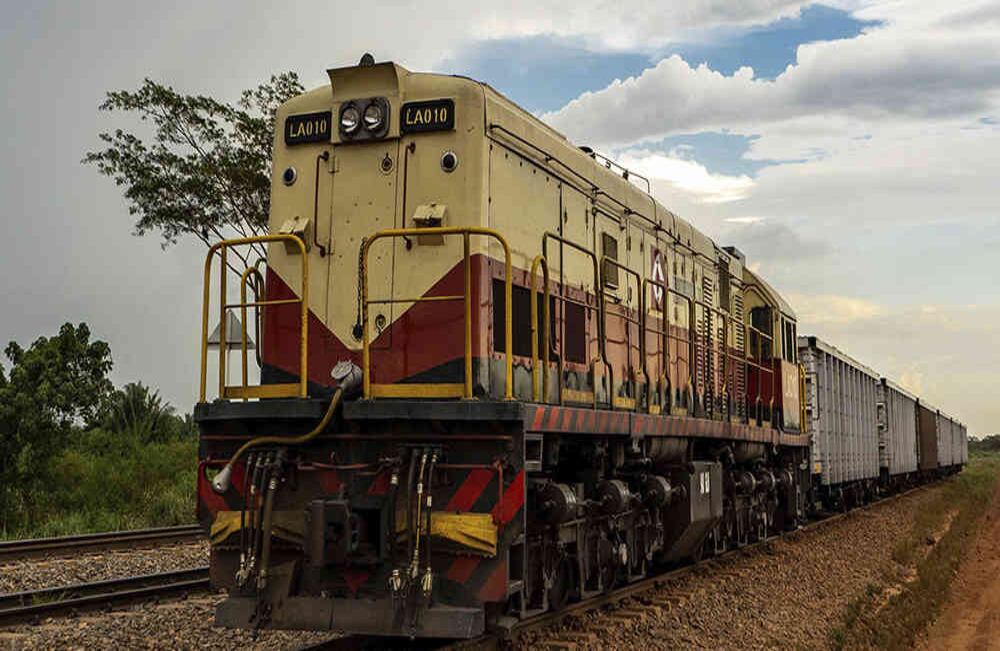 Cada tren de la empresa Drummond está compuesto por tres locomotoras y 150 vagones que diariamente transportan 100.000 toneladas de carbón. G7. Cerca de 1.000 personas se encargan de la operación del tren que lleva el carbón de Drummond desde El Paso, Cesar, hasta Ciénaga Magdalena.  Foto: Archivo particular