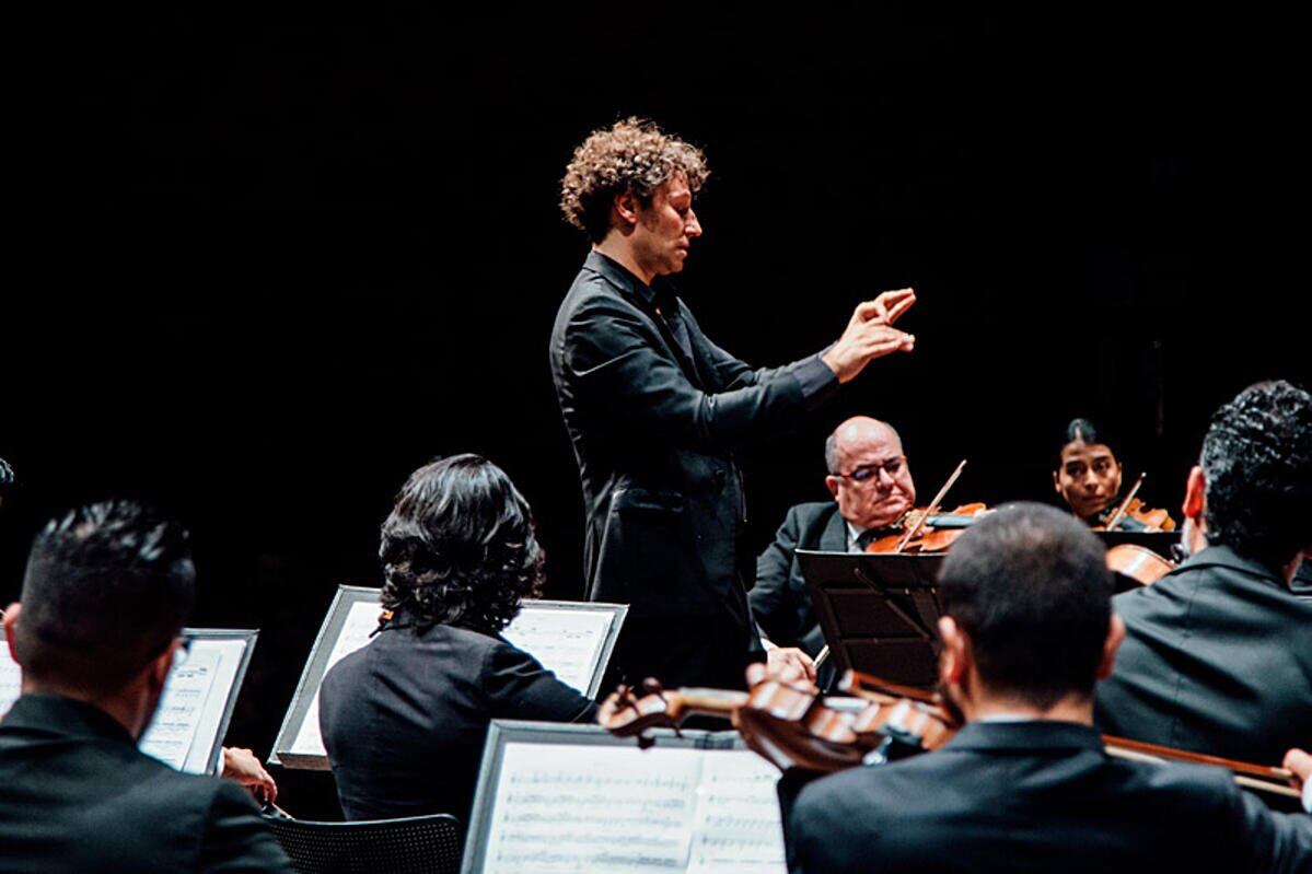 La Orquesta Filarmónica de Medellín en concierto con David Greilsammer. Cortesía de la orquesta