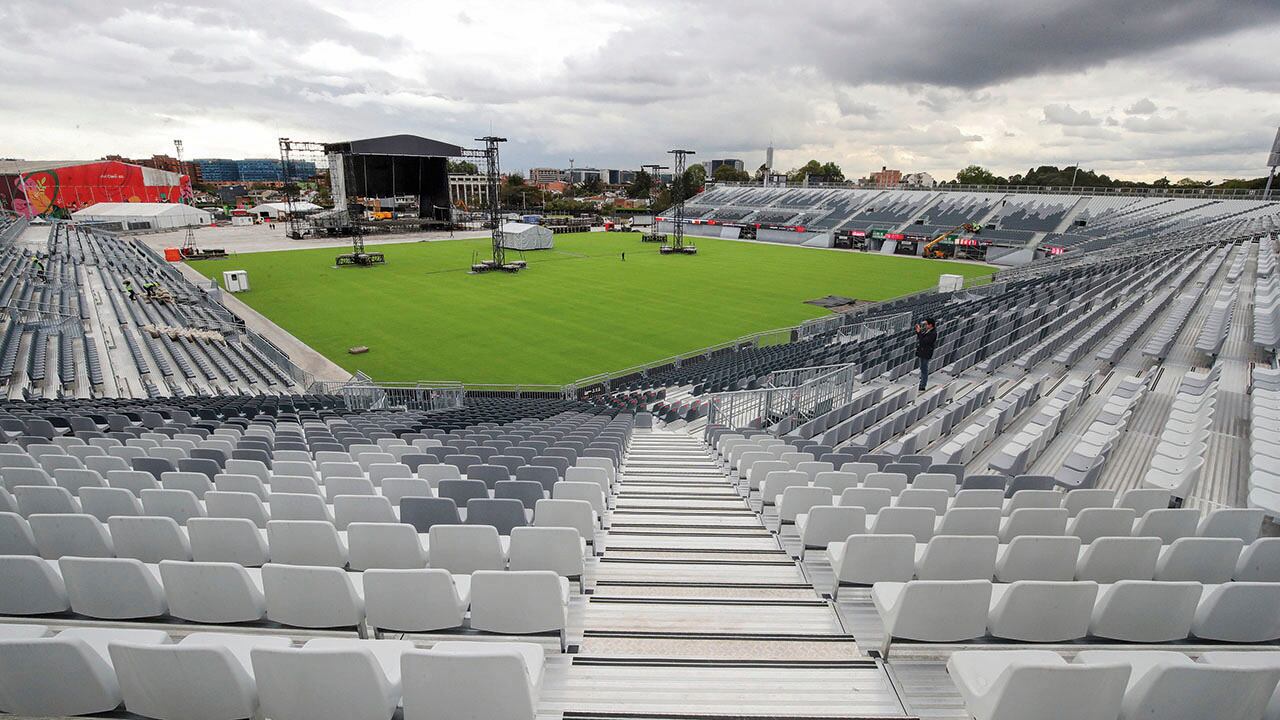 La mayor parte de la controversia se debe a la vibración de las graderías, que están construidas en una estructura removible.