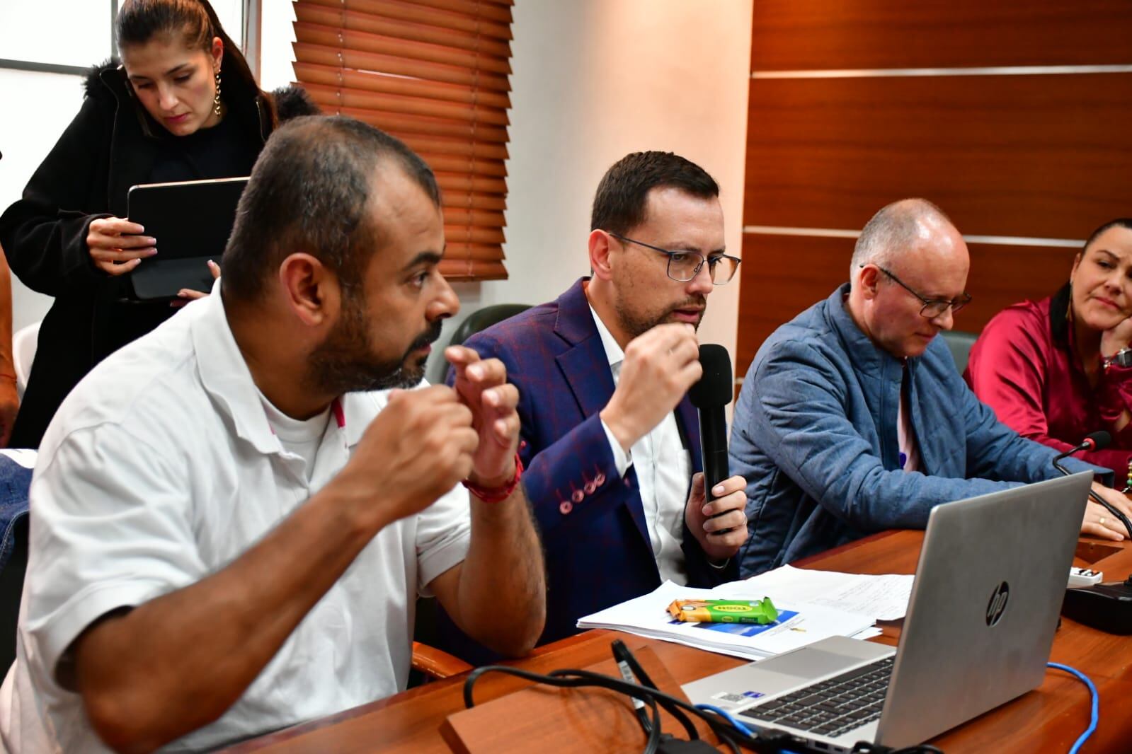 La reunión es liderada por el gobernador de Caldas, Luis Carlos Velásauez Cardona