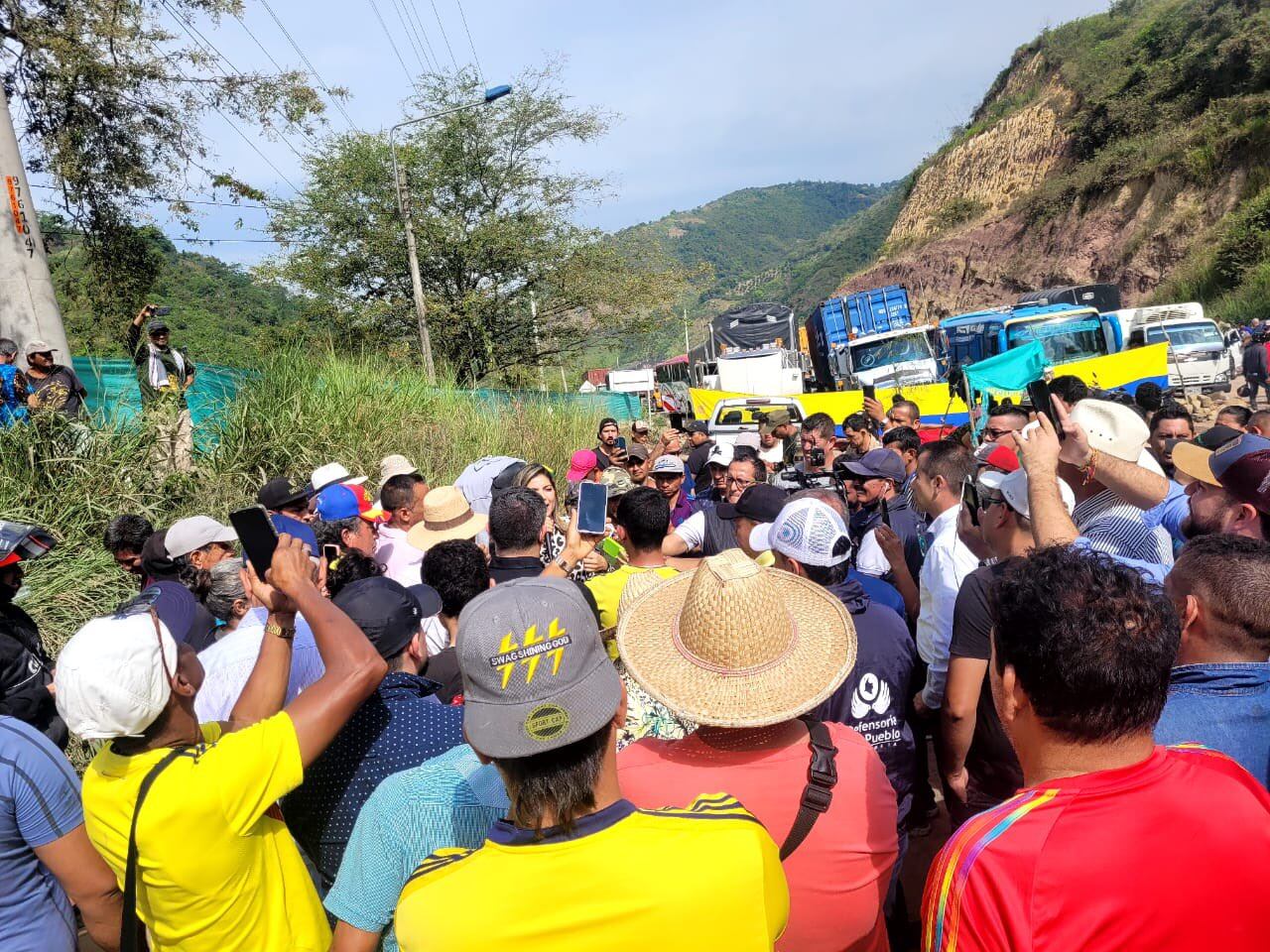 Las autoridades dieron a conocer los acuerdos que se plantearon para el arreglo de la vía.