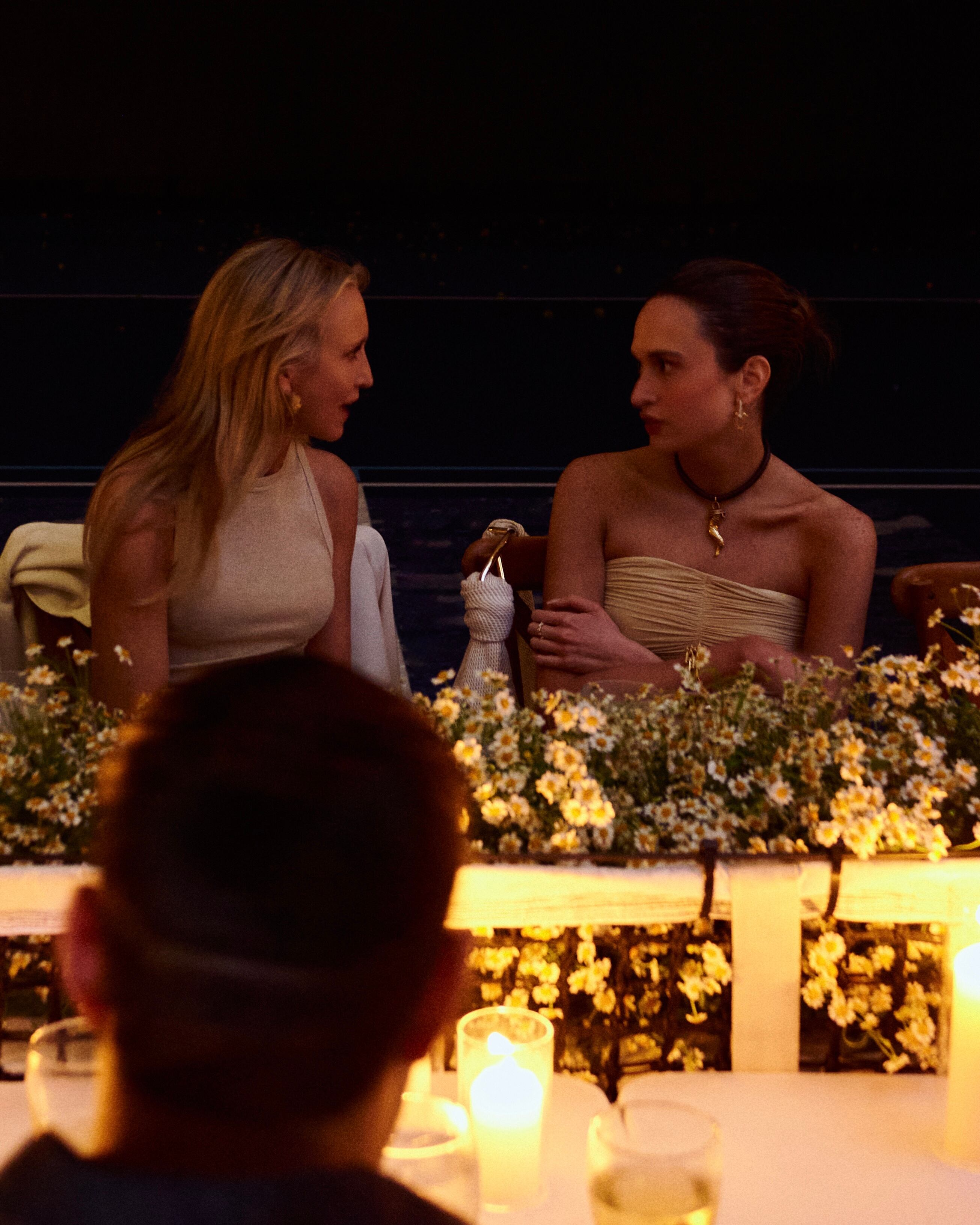 La diseñadora colombiana lanzó una versión limitada de su icónico bolso en el marco del Miami Open, durante una cena privada en Miami Beach