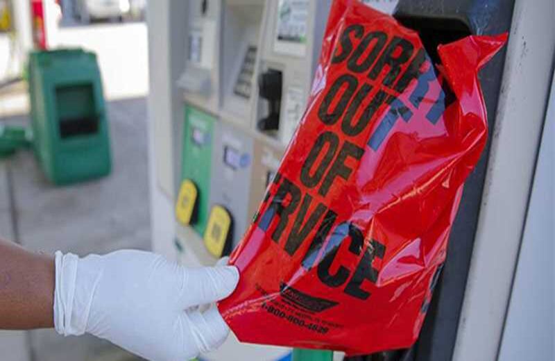 En Georgia, Atlanta un Ducto Colonial en Alabama hizo que varias gasolineras dejaran de prestar el servicio y provocó un aumento en los precios del combustible al sur de los EE. UU.